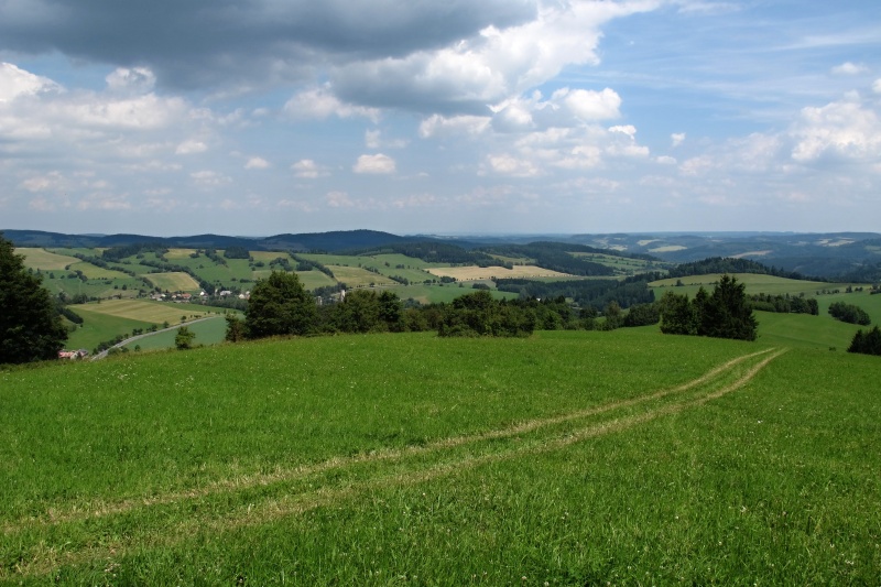 pohled z vyhlídky Kamenice (780 m.n.m.)